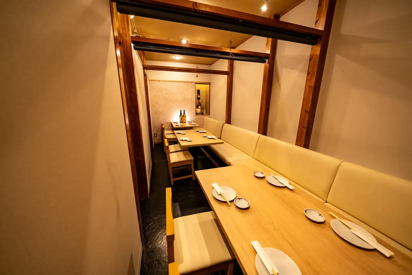 八重洲店 ソファー長卓